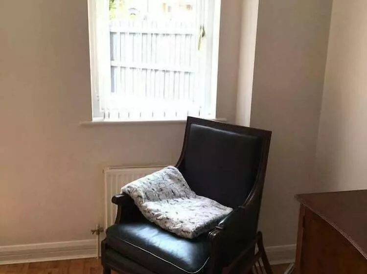 City Centre Townhouse   Perfect For A City Break