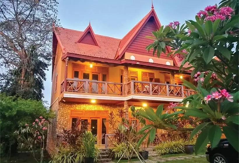 هتل Flower Garden Cabin