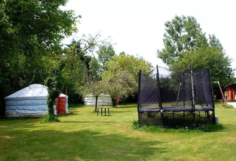 هتل Le Village Insolite Yourte Et Roulotte