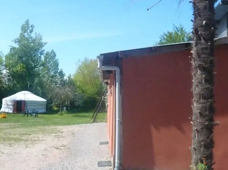 هتل Le Village Insolite Yourte Et Roulotte