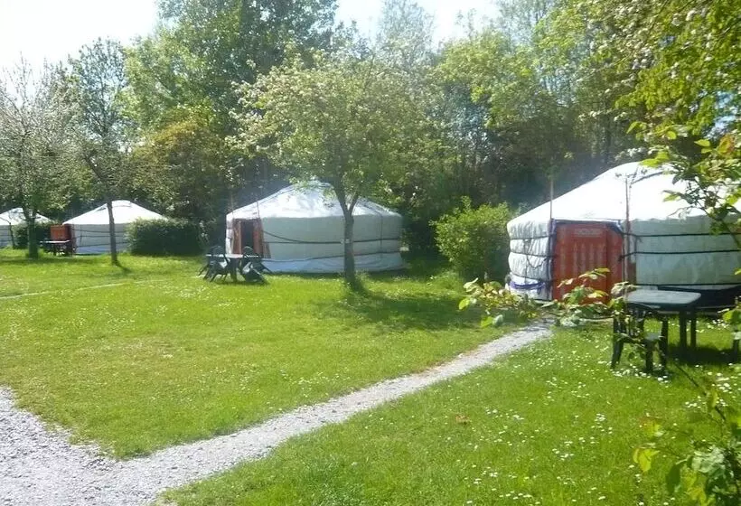 هتل Le Village Insolite Yourte Et Roulotte