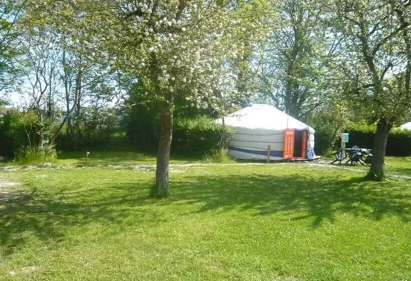 هتل Le Village Insolite Yourte Et Roulotte