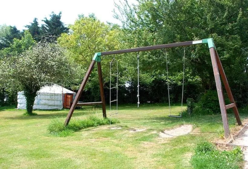 هتل Le Village Insolite Yourte Et Roulotte
