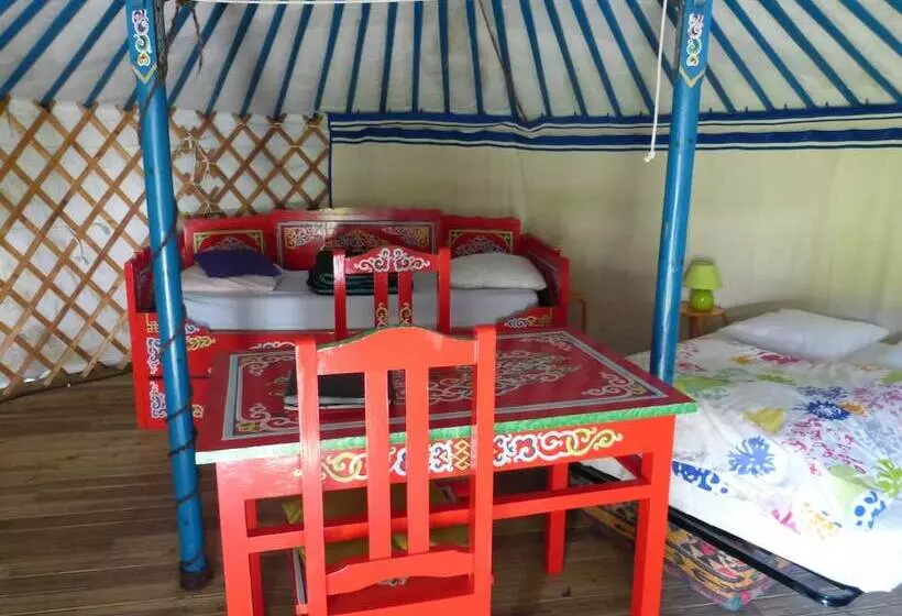هتل Le Village Insolite Yourte Et Roulotte