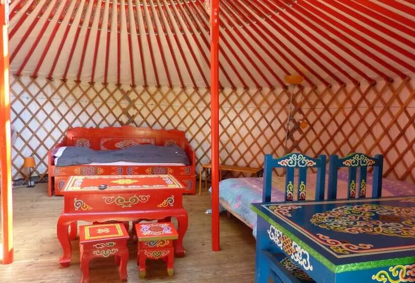 هتل Le Village Insolite Yourte Et Roulotte