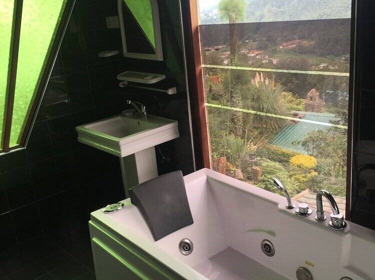 בית מלון כפרי Misty Mountain Villas