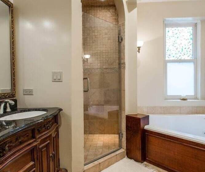 Safe Spacious Mansion Indowntown