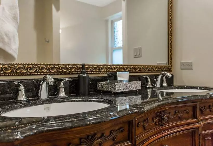 Safe Spacious Mansion Indowntown