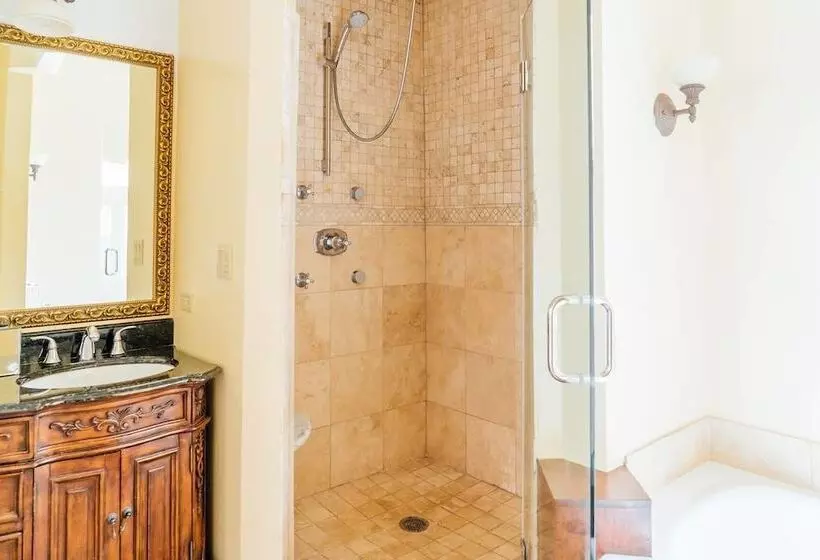 Safe Spacious Mansion Indowntown