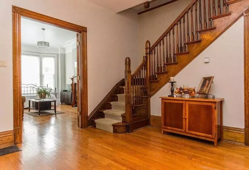 Safe Spacious Mansion Indowntown