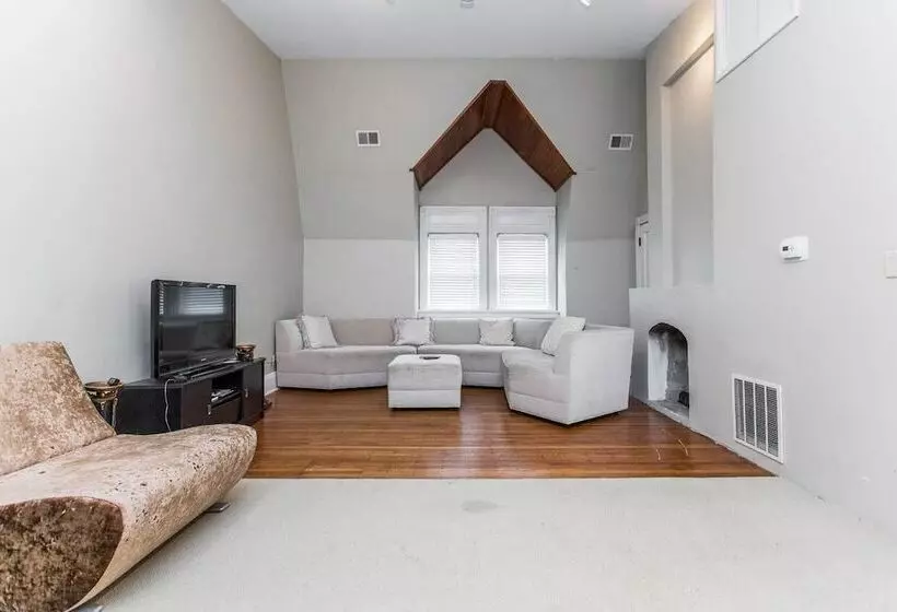 Safe Spacious Mansion Indowntown