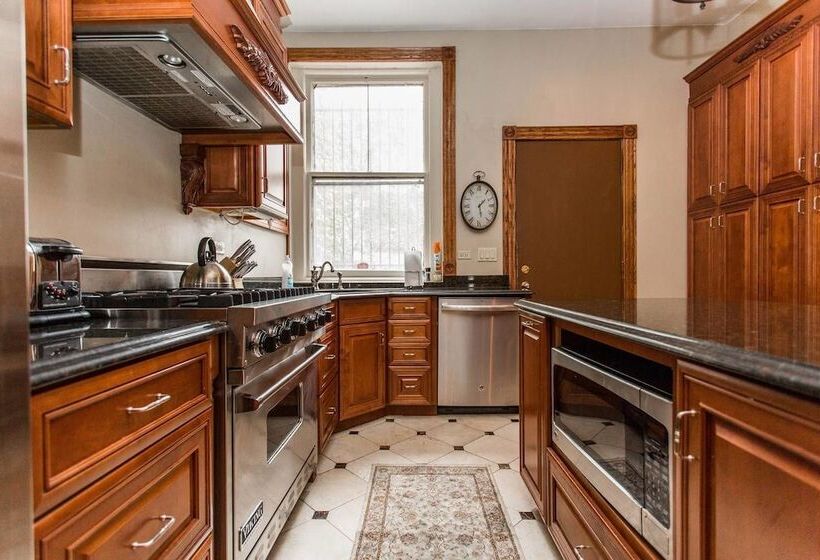 Safe Spacious Mansion Indowntown