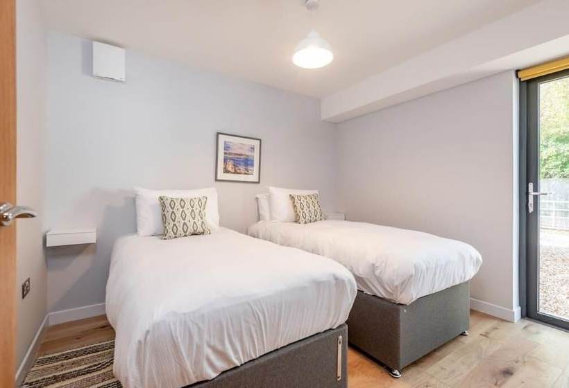 The Garden House Free Parking Central