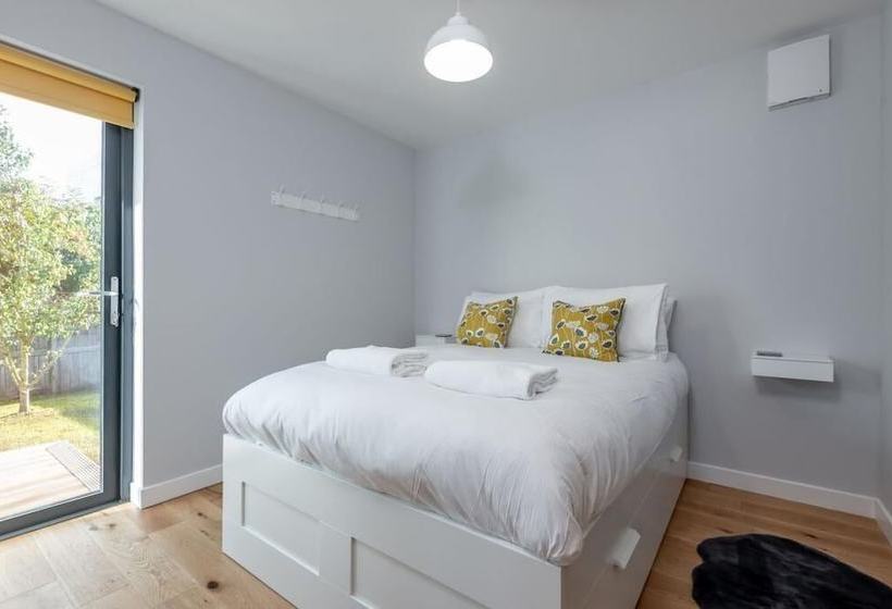 The Garden House Free Parking Central