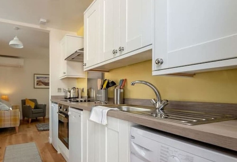 The Garden House Free Parking Central