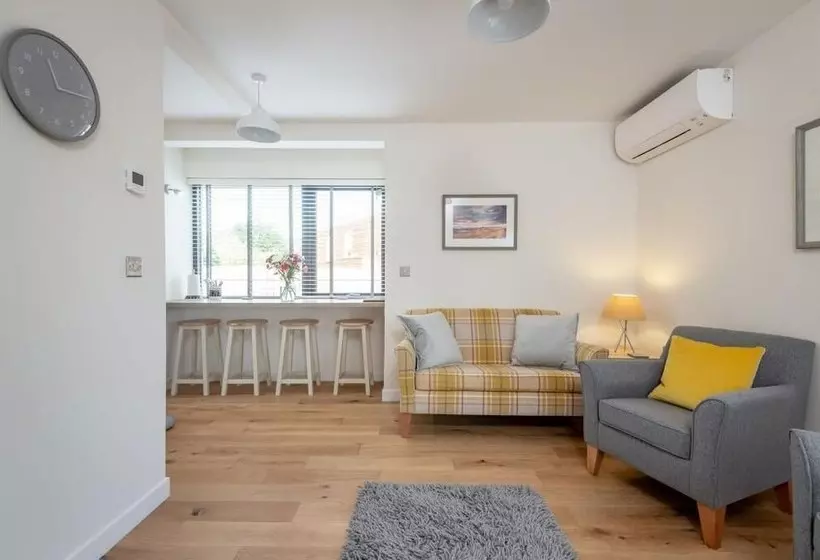 The Garden House Free Parking Central
