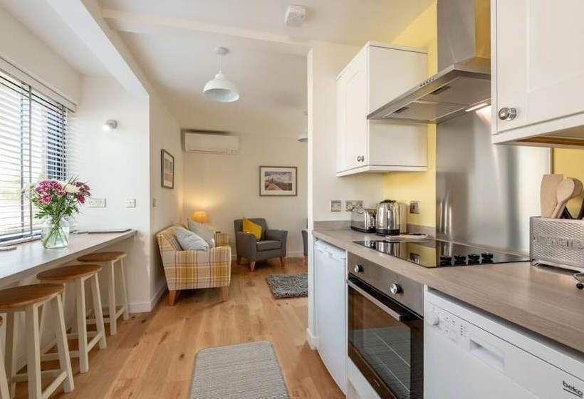 The Garden House Free Parking Central