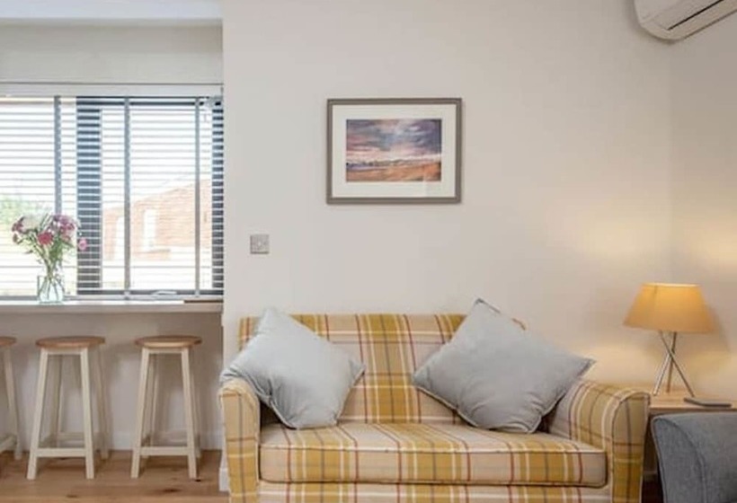 The Garden House Free Parking Central