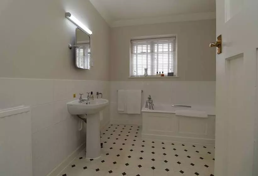 تختخواب و صبحانه Leeds Castle Maiden S Tower