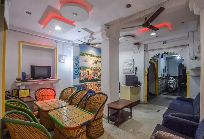 ホテル Atithi Paying Guest House By Oyo Rooms