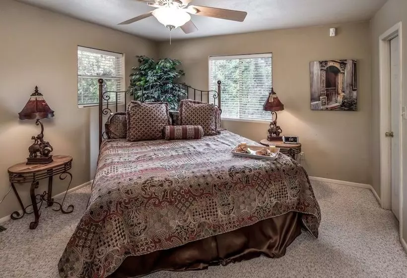 New Mexico Mountain Pines Cabin Three Bedroom Cabin