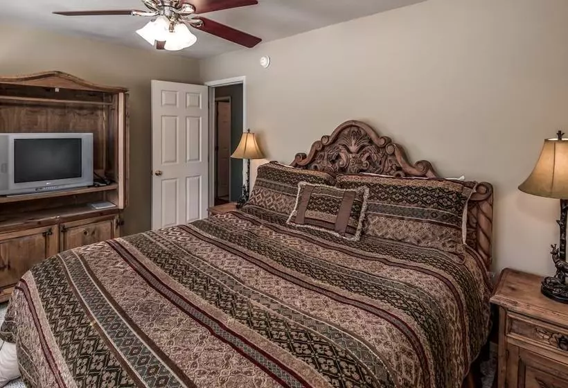 New Mexico Mountain Pines Cabin Three Bedroom Cabin