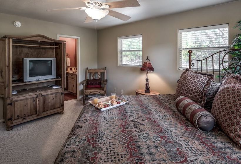 New Mexico Mountain Pines Cabin Three Bedroom Cabin