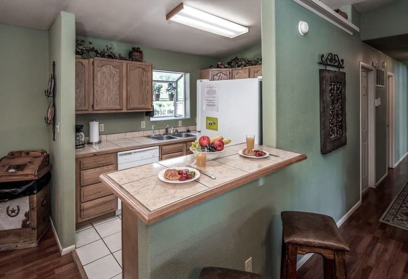 New Mexico Mountain Pines Cabin Three Bedroom Cabin