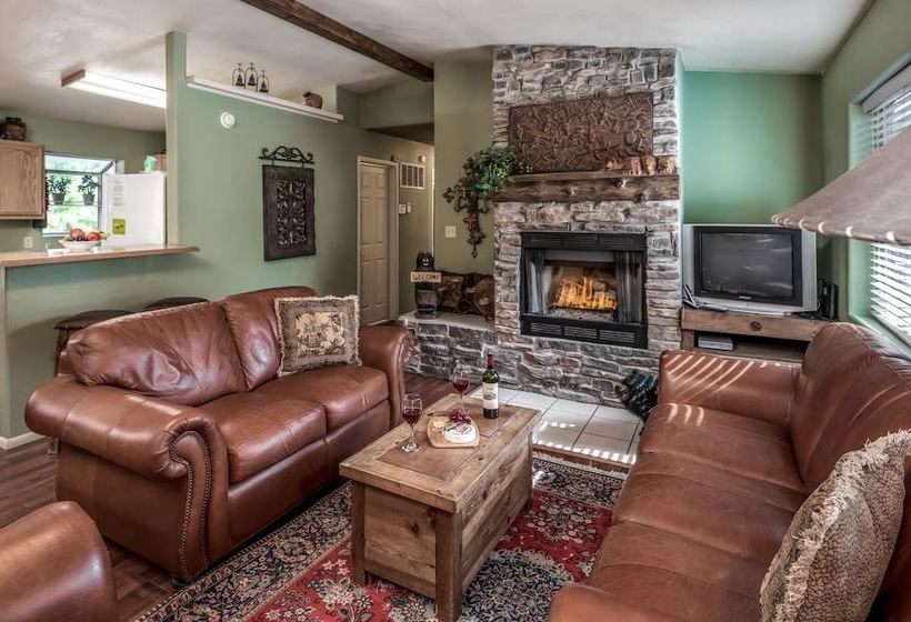 New Mexico Mountain Pines Cabin Three Bedroom Cabin