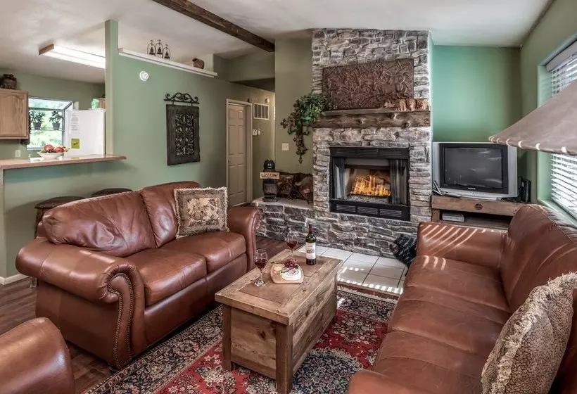 New Mexico Mountain Pines Cabin Three Bedroom Cabin