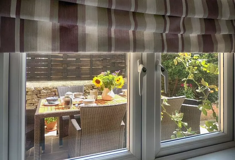 Rathbone Cottage