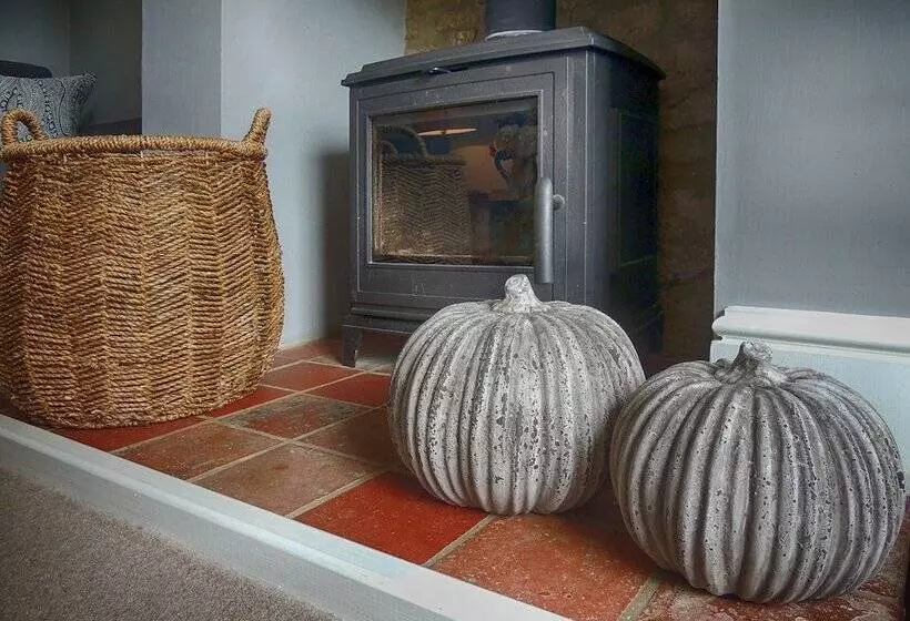 Rathbone Cottage