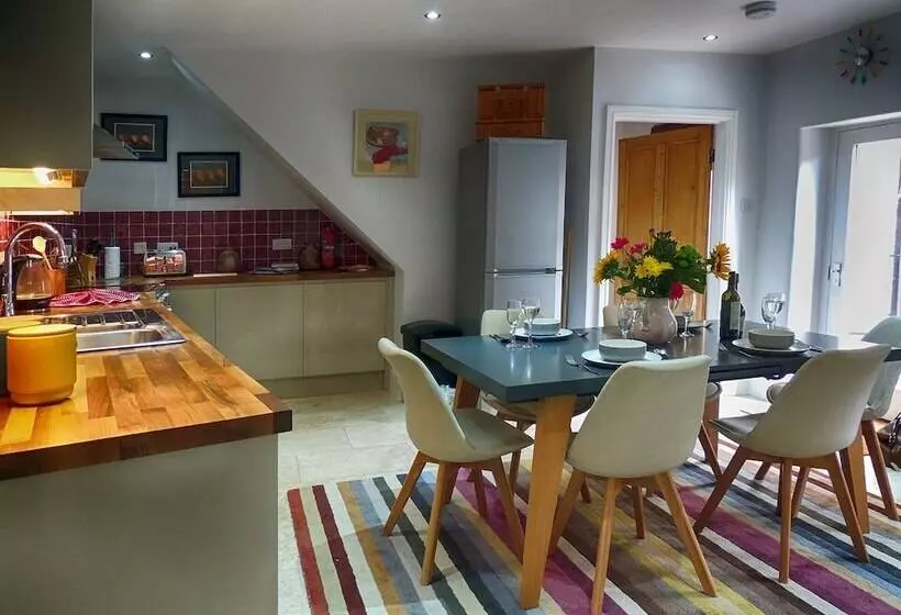 Rathbone Cottage
