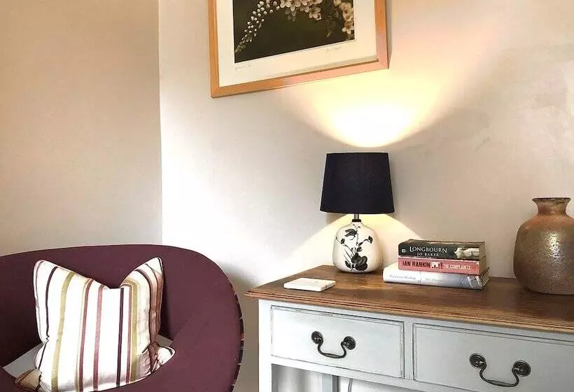 Rathbone Cottage