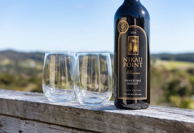 Sunseeker Cottages Motel