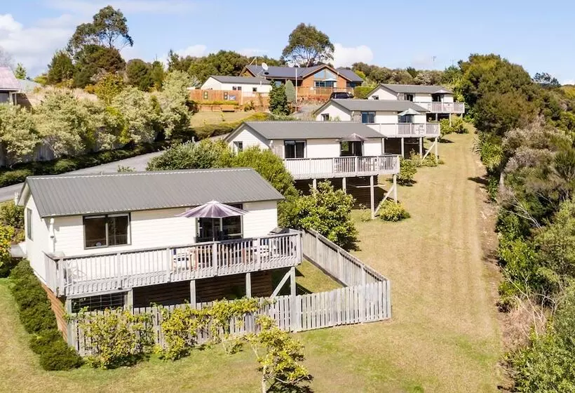 Sunseeker Cottages Motel