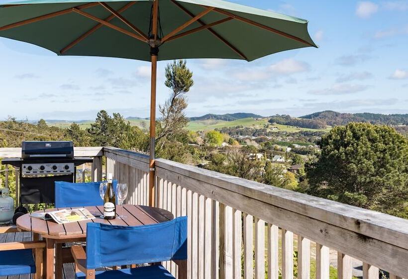 Sunseeker Cottages Motel