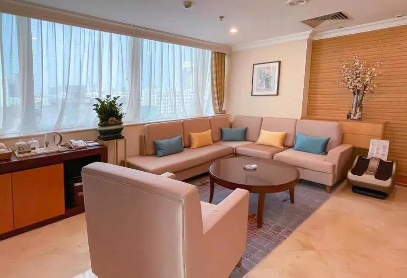 China Mayors Plaza Free Shuttle Between Hotel And Exhibition Center & Exhibitor Registration Count