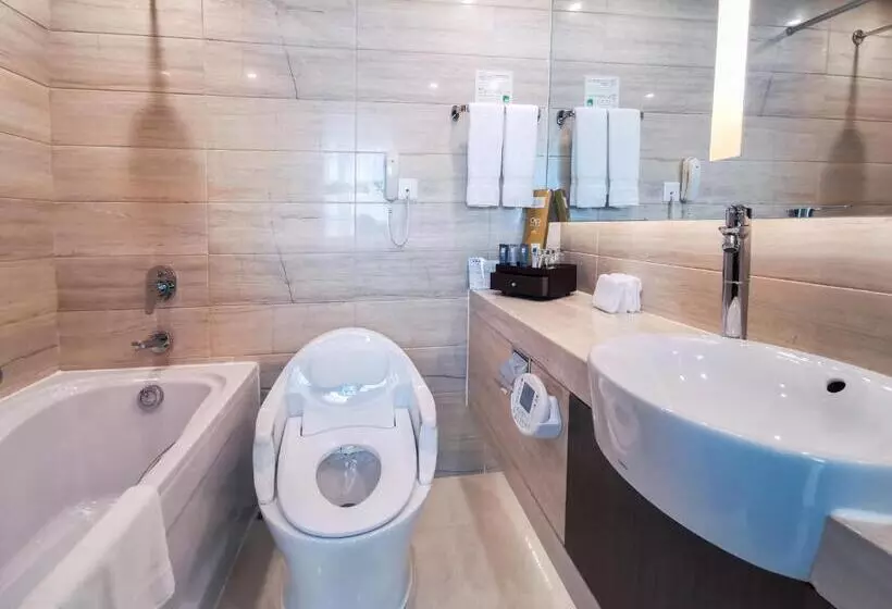 China Mayors Plaza Free Shuttle Between Hotel And Exhibition Center & Exhibitor Registration Count