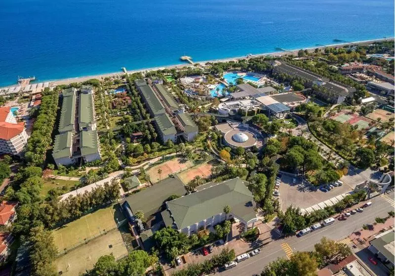 בית מלון כפרי Dobedan World Palace