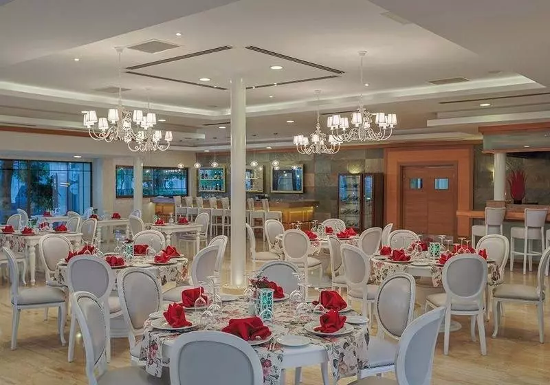 בית מלון כפרי Dobedan World Palace