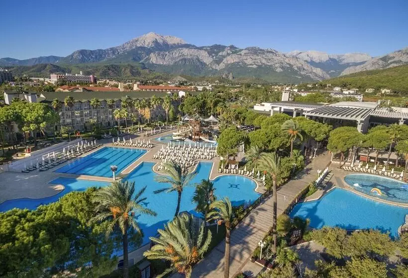 בית מלון כפרי Dobedan World Palace