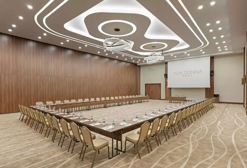 בית מלון כפרי Dobedan World Palace