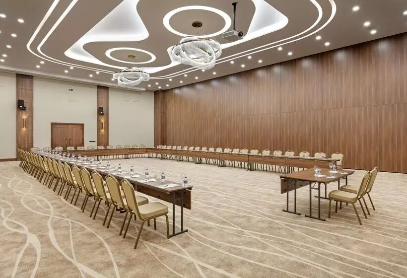 בית מלון כפרי Dobedan World Palace