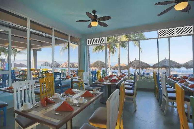 هتل Crown Paradise Club All Inclusive