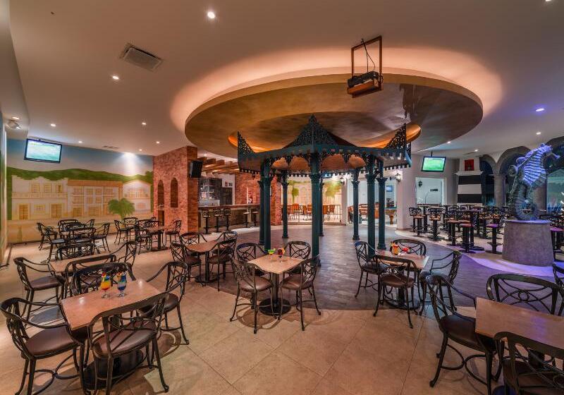 ホテル Crown Paradise Club All Inclusive