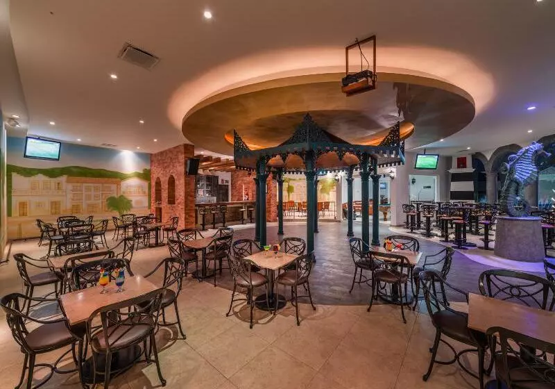 هتل Crown Paradise Club All Inclusive