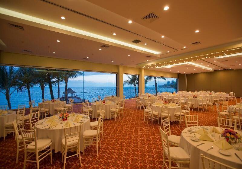 ホテル Crown Paradise Club All Inclusive