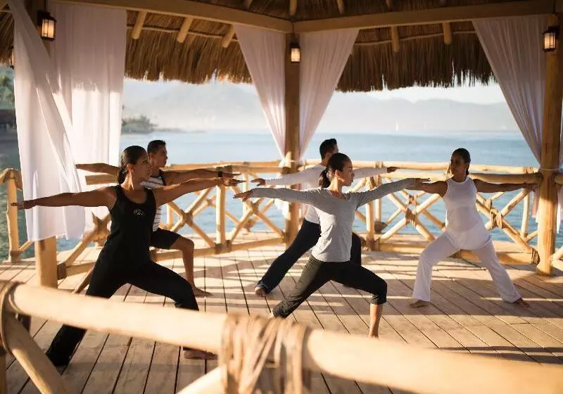 هتل Crown Paradise Club All Inclusive