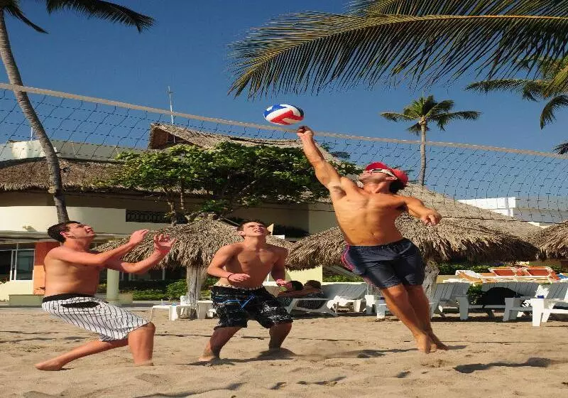 هتل Crown Paradise Club All Inclusive